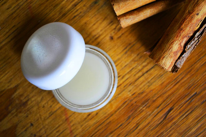 DIY honey and cinnamon lip balm
