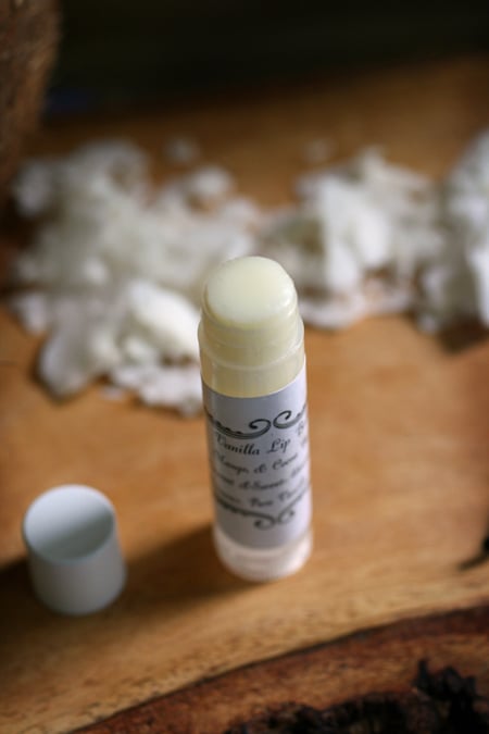 DIY vanilla coconut oil lip balm
