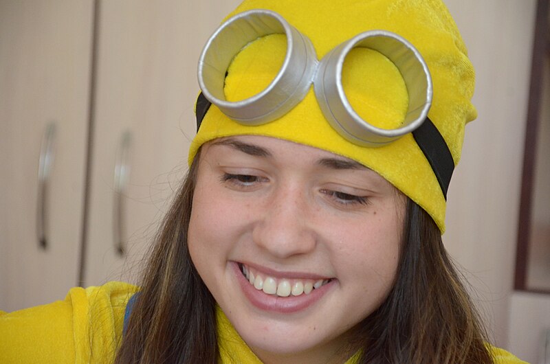 DIY Teen Girl Minion Costume